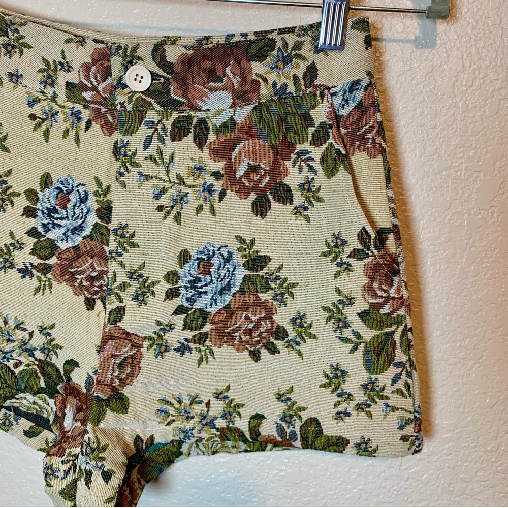 Cider Floral Tapestry Jacquard Mini Shorts Tan Rose Green Size Small - Picture 3 of 11